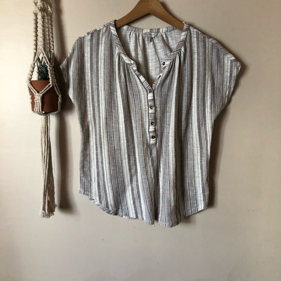 ๐ผ{ lucky brand } minimalist petite top - Picture 1 of 7
